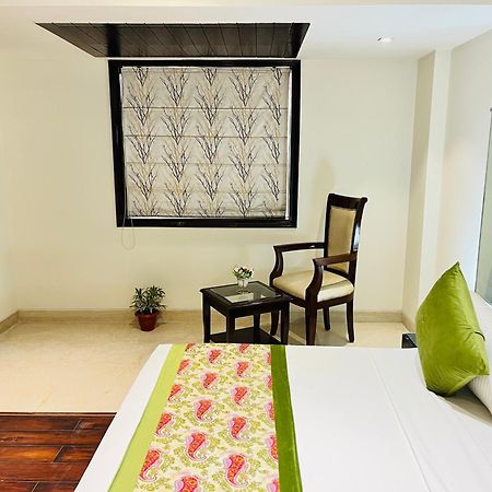 Hotel Aura Ip Grand Karkardooma Metro Station New Delhi Couple Friendly Exteriör bild