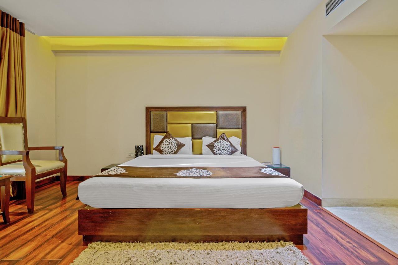 Hotel Aura Ip Grand Karkardooma Metro Station New Delhi Couple Friendly Exteriör bild