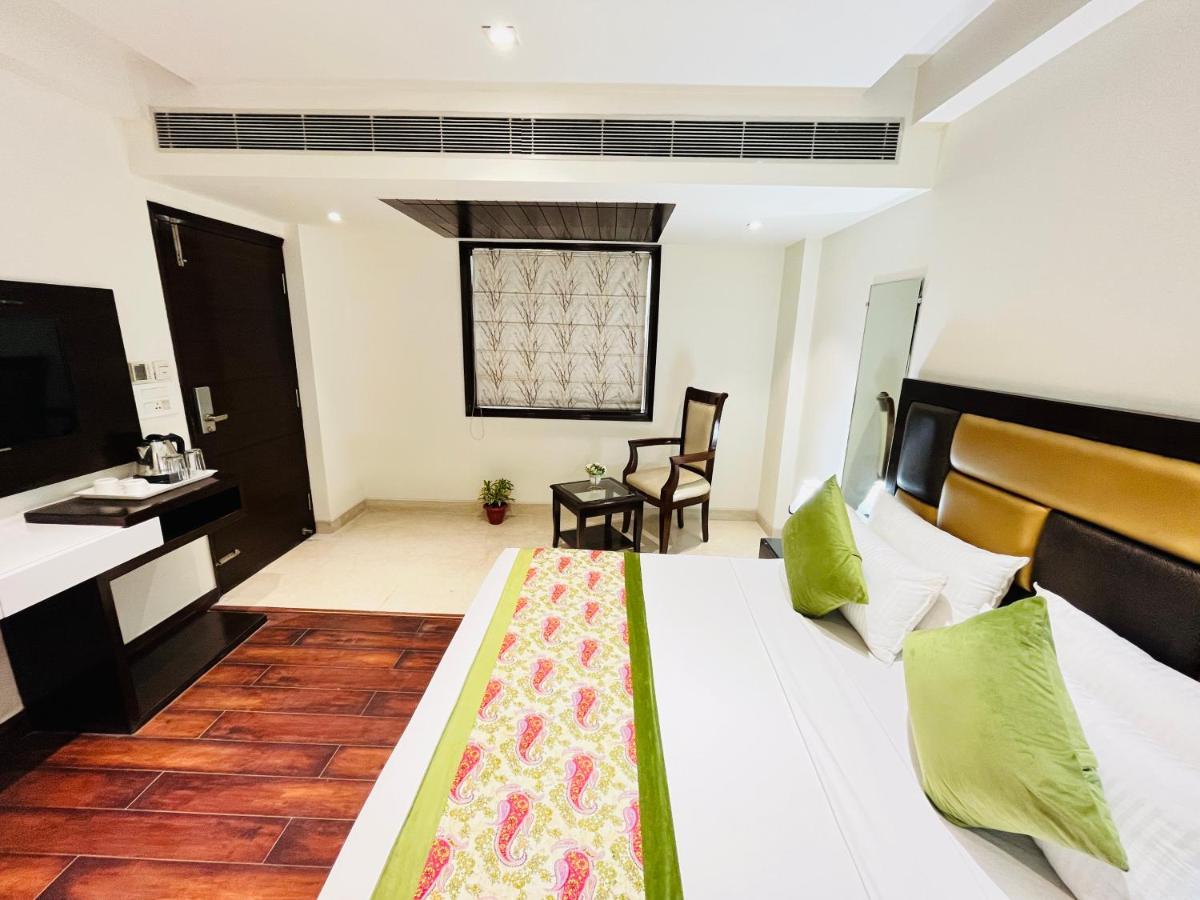 Hotel Aura Ip Grand Karkardooma Metro Station New Delhi Couple Friendly Exteriör bild