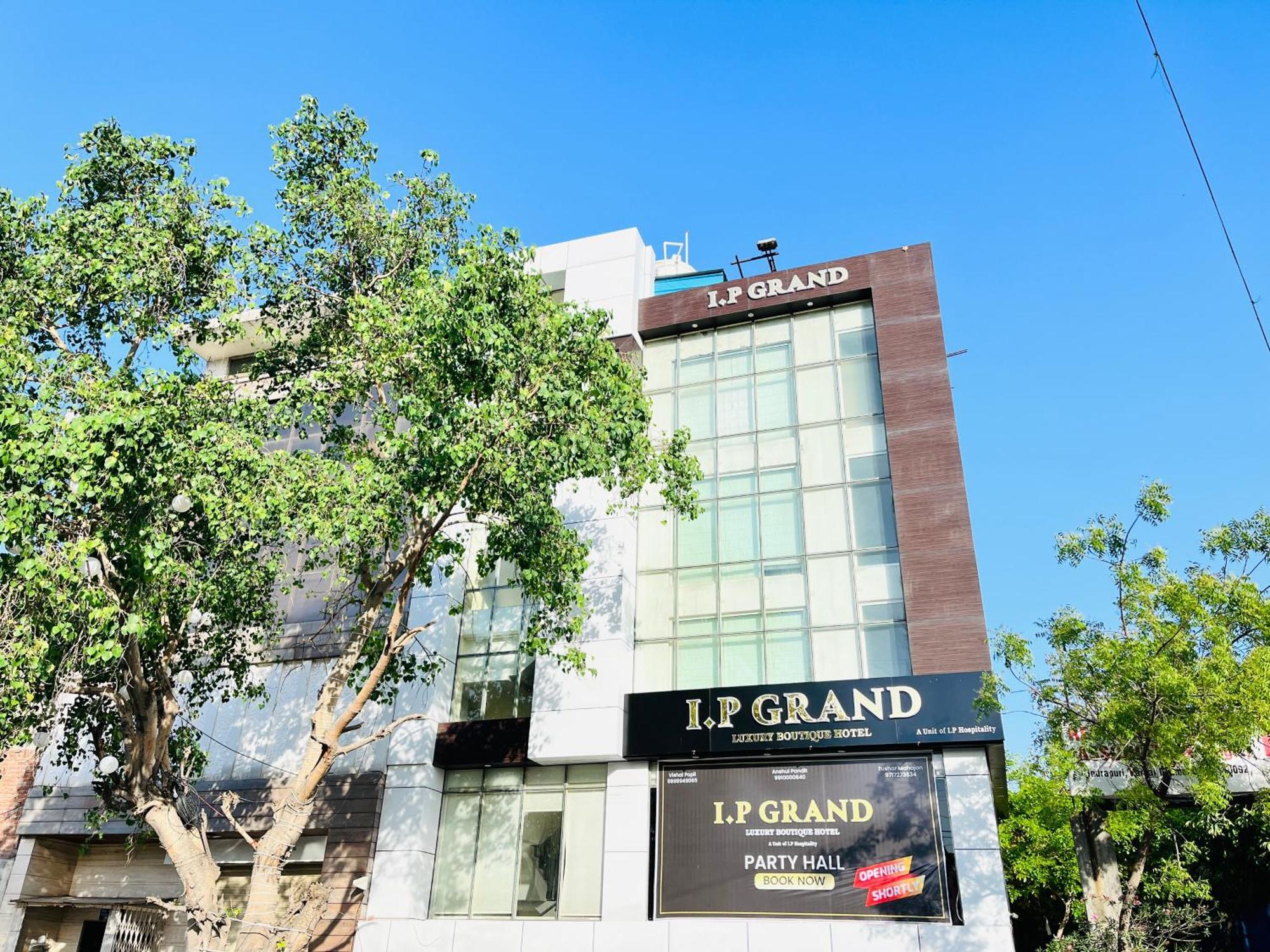 Hotel Aura Ip Grand Karkardooma Metro Station New Delhi Couple Friendly Exteriör bild