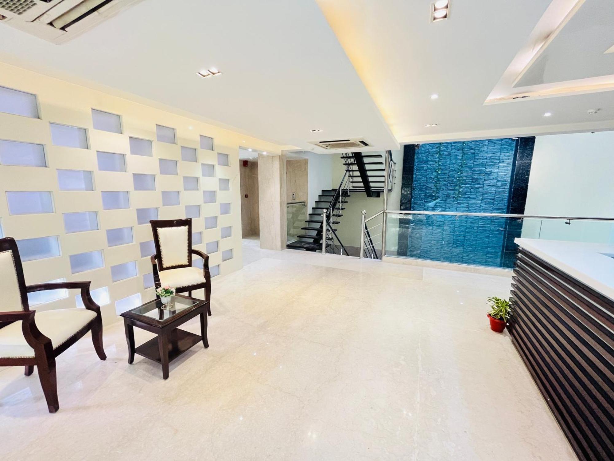 Hotel Aura Ip Grand Karkardooma Metro Station New Delhi Couple Friendly Exteriör bild